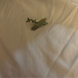 U.S MILITARY CURTISS P-40 WARHAWK FIGHTER PLANE HAT PIN BADGE U.S AIR CORPS